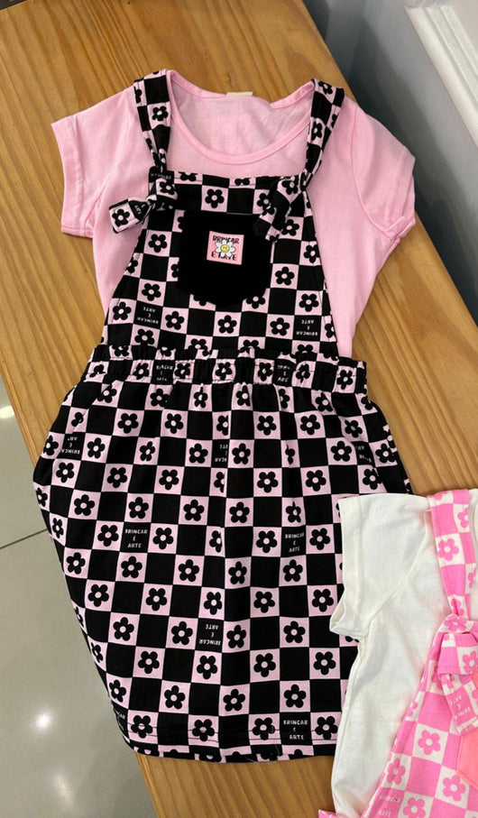 CONJUNTO BLUSA MANGA CURTA LISA E SALOPETE QUADRICULADA FLORAL BOLSO MENINA BRINCAR - CONJUNTO INFANTIL FEMININO - CONJUNTO MENINA - MENINA