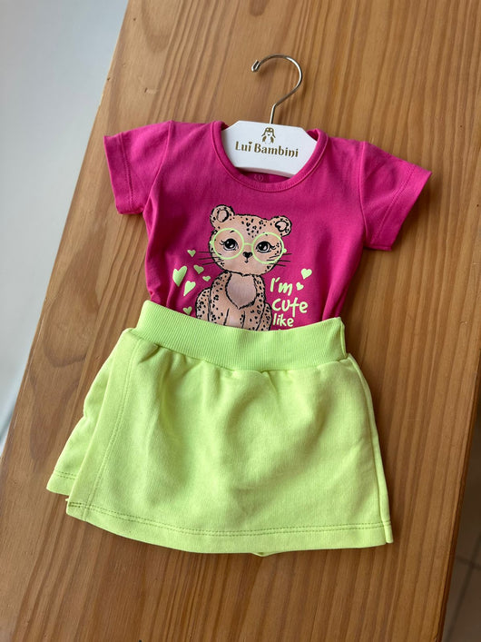 CONJUNTO BLUSA MANGA CURTA ONCINHA E CORAÇÕES COM SHORT SAIA MENINA BICHO BAGUNÇA - CONJUNTO INFANTIL FEMININO - CONJUNTO MENINA - MENINA