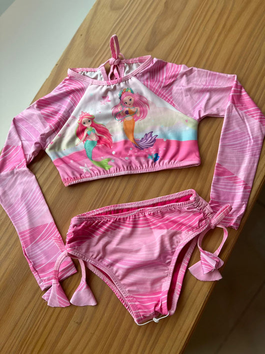 CONJUNTO BIQUINI MANGA LONGA E CALCINHA LAÇOS AMIGAS SEREIAS MENINA LUI BAMBINI - BIQUINI PRAIA - BLUSA PROTECAO PRAIA MENINA - CONJUNTO PRAIA MENINA