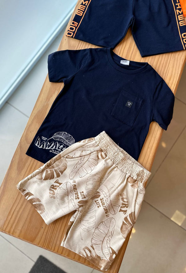 CONJUNTO CAMISETA MANGA CURTA BOLSO HAWAII COM BERMUDA FOLHAS SURF MENINO FAKINI - CONJUNTO INFANTIL MASCULINO - CONJUNTO MENINO - MENINO