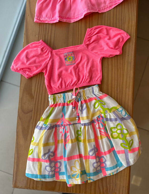 CONJUNTO BLUSA MANGA CURTA STAY POSITIVE E SAIA QUADRICULADA FLORAL MENINA FAKINI