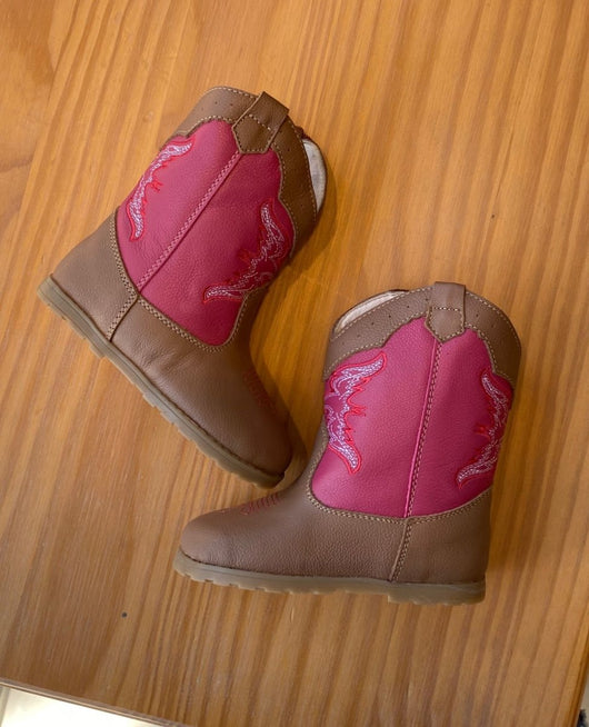 BOTA EM COURO COM BORDADOS ZIPER E SOLADO EMBORRACHADO MENINA LUI BAMBINI - BOTA MENINA - CALCADOS MENINA - FESTA JUNINA MENINA