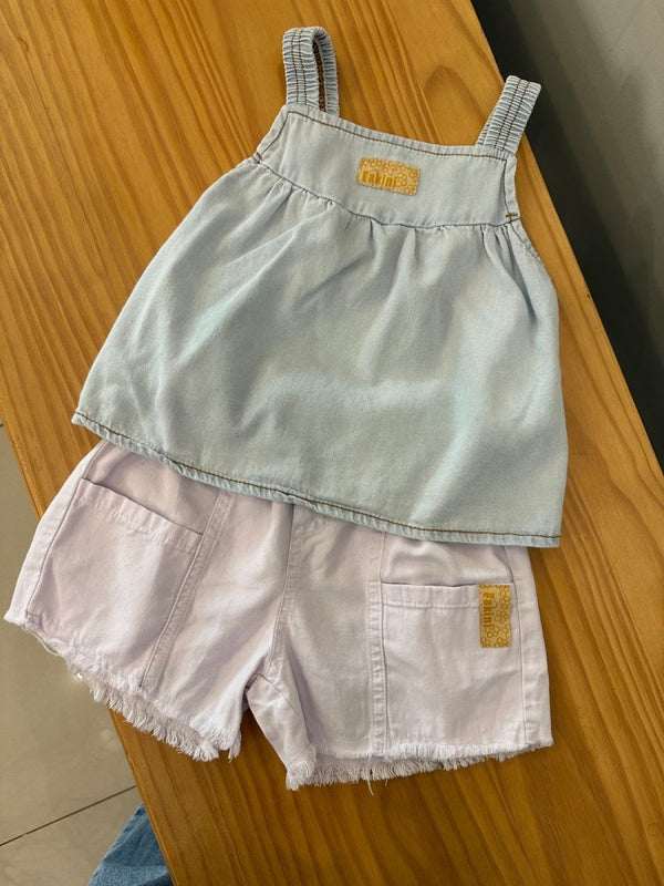CONJUNTO BATA JEANS COM ALÇA E BERMUDA SARJA BOLSO E BARRA DESFIADA MENINA FAKINI - CONJUNTO INFANTIL FEMININO - CONJUNTO MENINA - MENINA