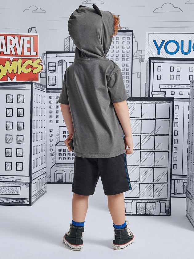 CONJUNTO CAMISETA MANGA CURTA COM CAPUZ E BERMUDA PANTERA NEGRA MENINO YOUCCIE