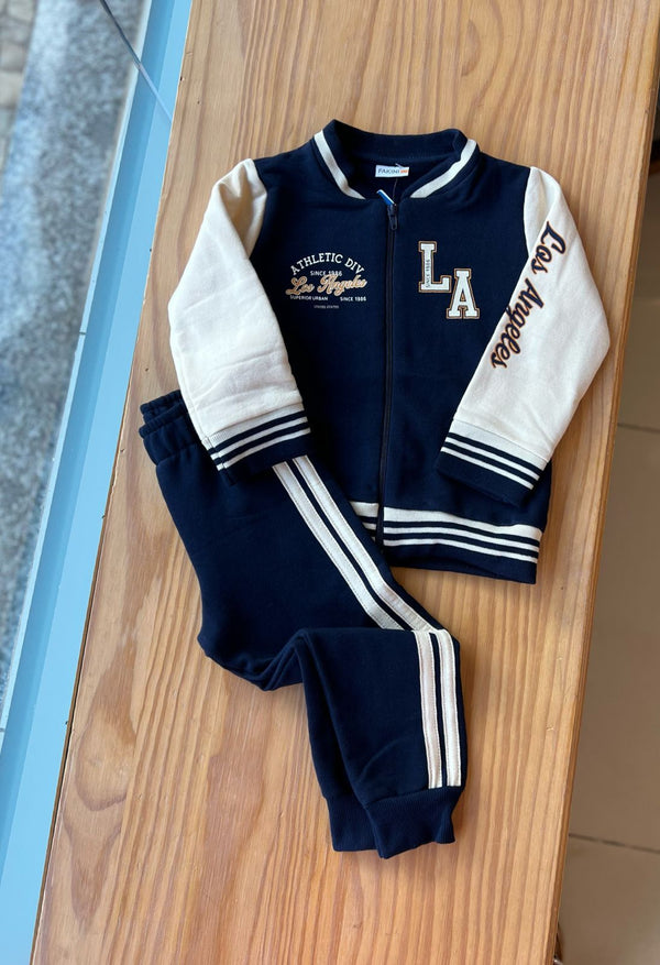 CONJUNTO JAQUETA MANGA LONGA LOS ANGELES E CALÇA MOLETOM LISTRAS MENINO FAKINI