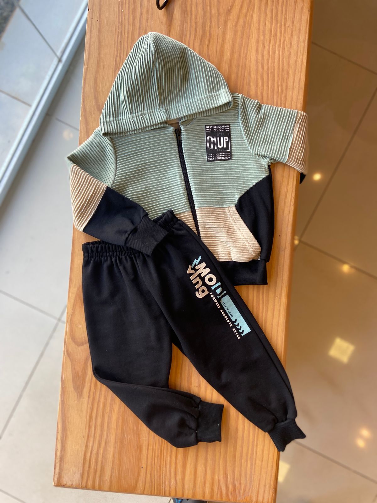 CONJUNTO MOLETOM MANGA LONGA CAPUZ ZÍPER BOLSO COM CALÇA HUNTER MENINO ANGERÔ