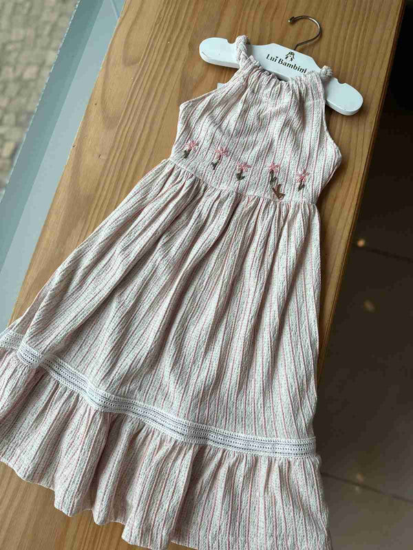 VESTIDO REGATA ALÇA LISTRADO COM FLORES BORDADAS E PÉROLAS MENINA KIKI XODO