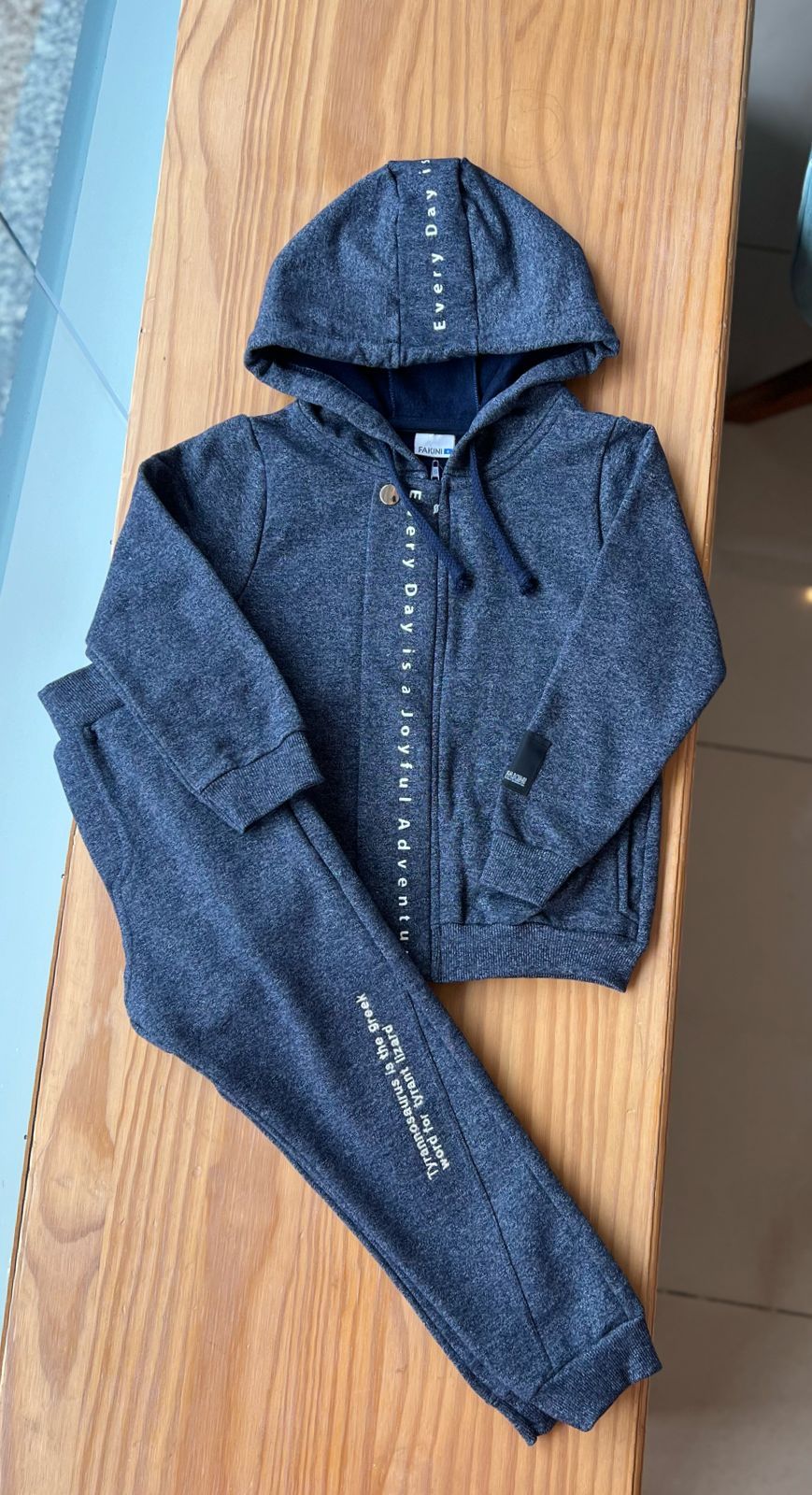 CONJUNTO JAQUETA MOLETOM MANGA LONGA CAPUZ CORDÃO E ZÍPER COM CALÇA EVERY DAY MENINO FAKINI