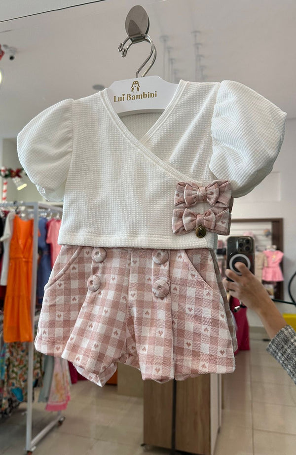 CONJUNTO BLUSA MANGA CURTA BUFANTE LAÇOS E SHORT XADREZ CORAÇÕES MENINA KIKI XODO