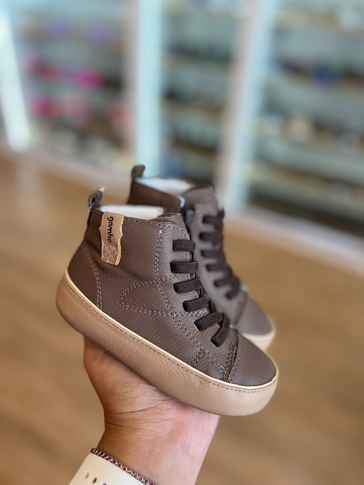 BOTA CANO ALTO COURO COM CADARÇO ELÁSTICO E ZÍPER LATERAL MENINO GAMBO